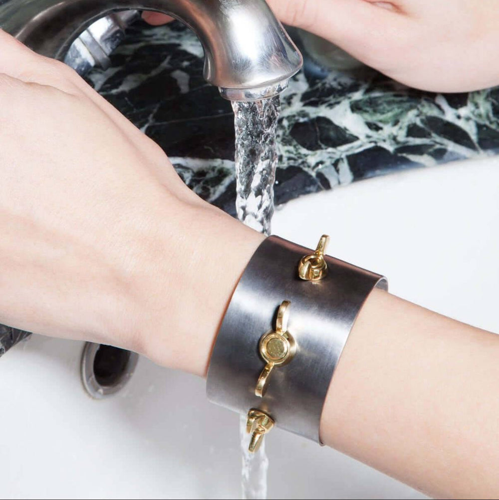 18k Gold Butterfly Screw Cuff - Divine Mechanics - Ileana Makri