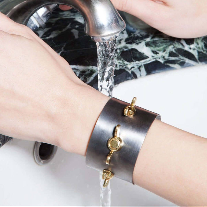 18k Gold Butterfly Screw Cuff - Divine Mechanics - Ileana Makri
