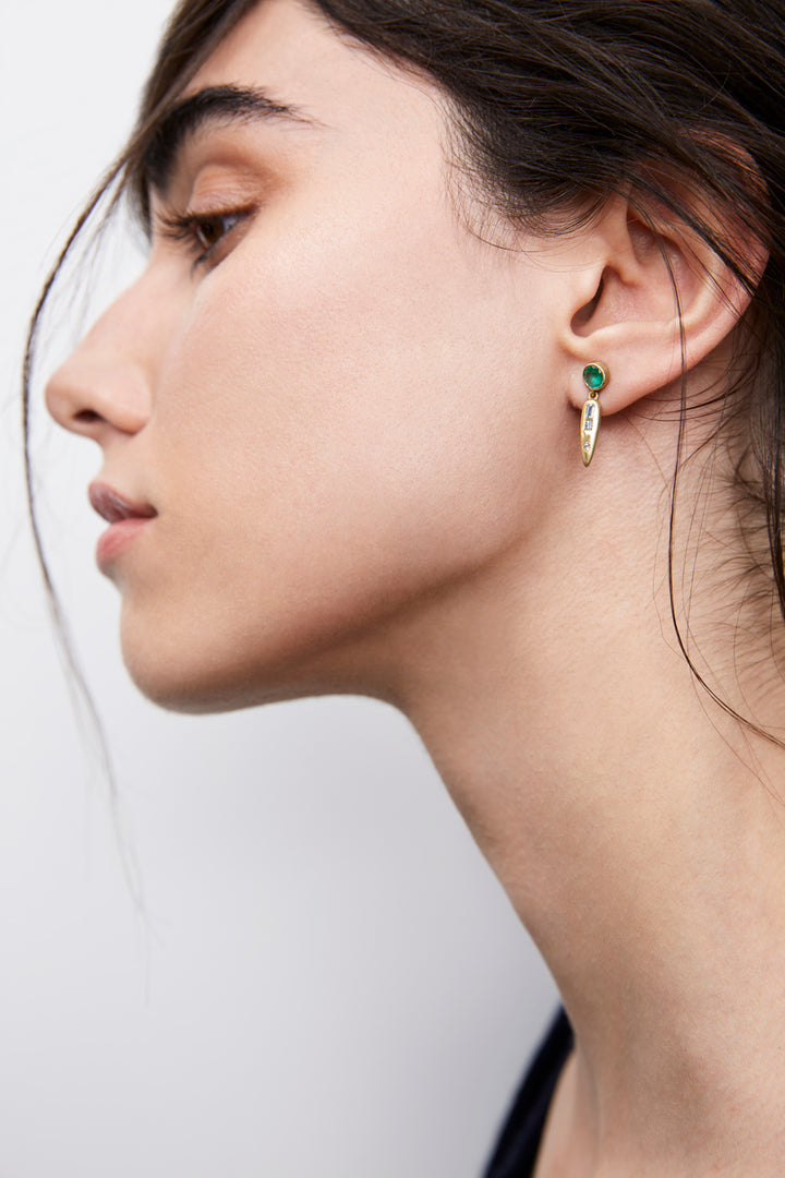 Grass Beam Emerald Earrings