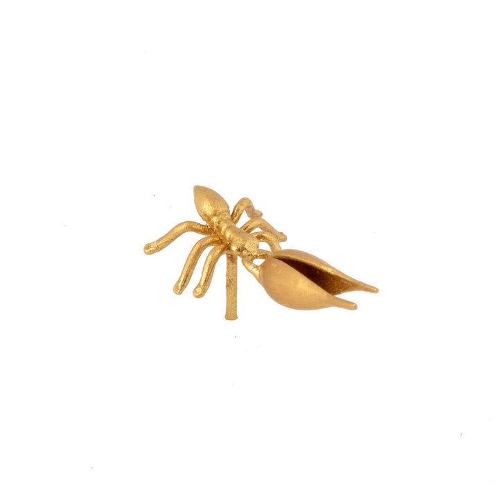 Ant Carrying Wheat Stud