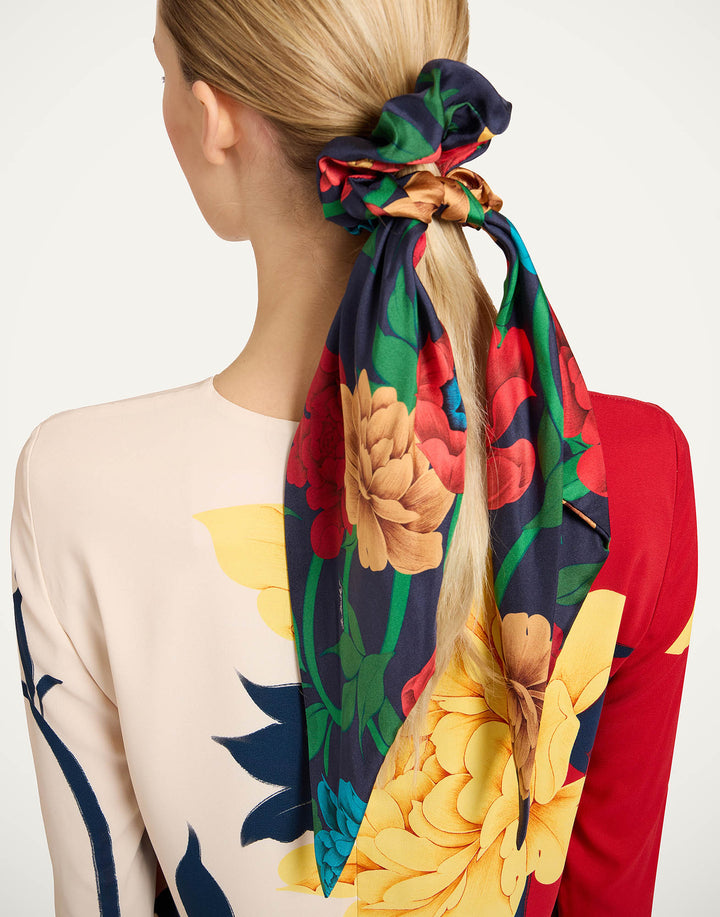 Bow Scrunchie Queen Peony