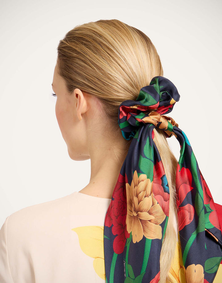 Bow Scrunchie Queen Peony