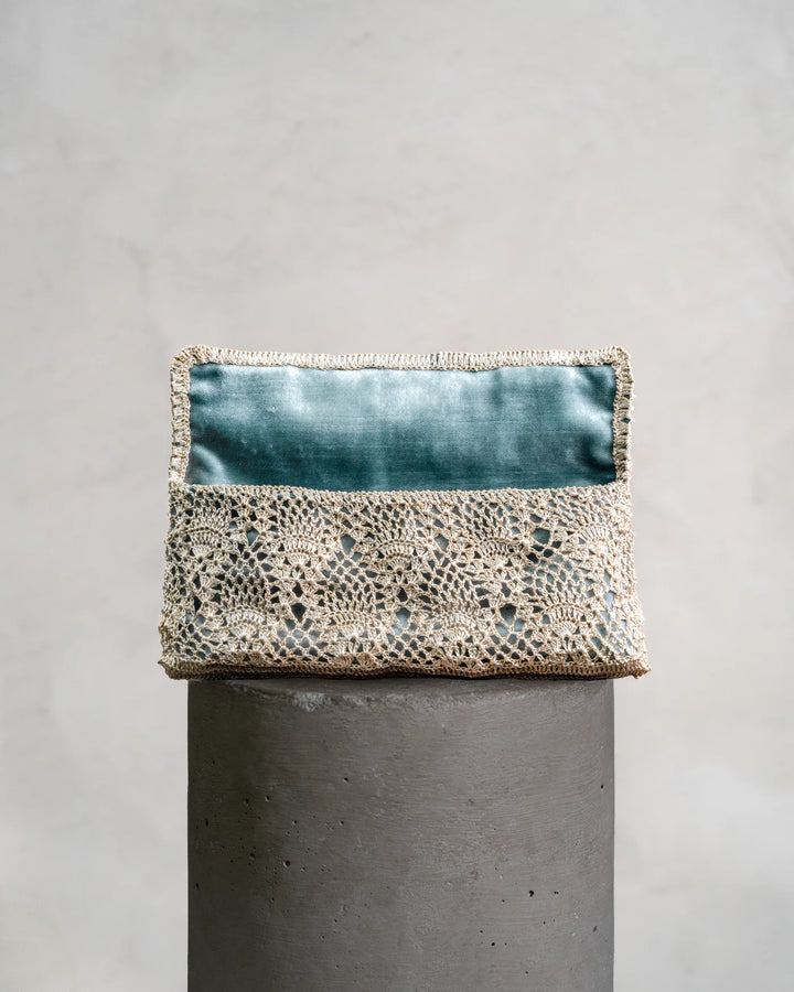 Pineapple Clutch White Gold & Turquoise Lining