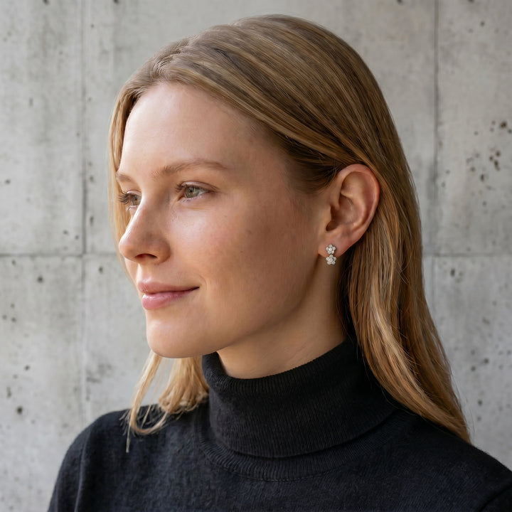 Daisy Duo Flower Earrings in White Gold