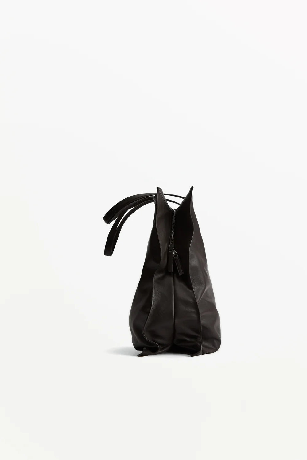 Ileana Makri Yumi Tote in dark brown cacao calfskin leather with a side profile view showing the zip closure