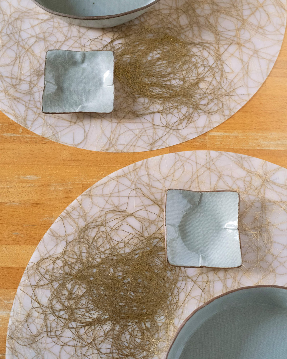 Large Round Placemat White Gold Threads (set of 2) - Luisa Cevese Riedizioni - Ileana Makri