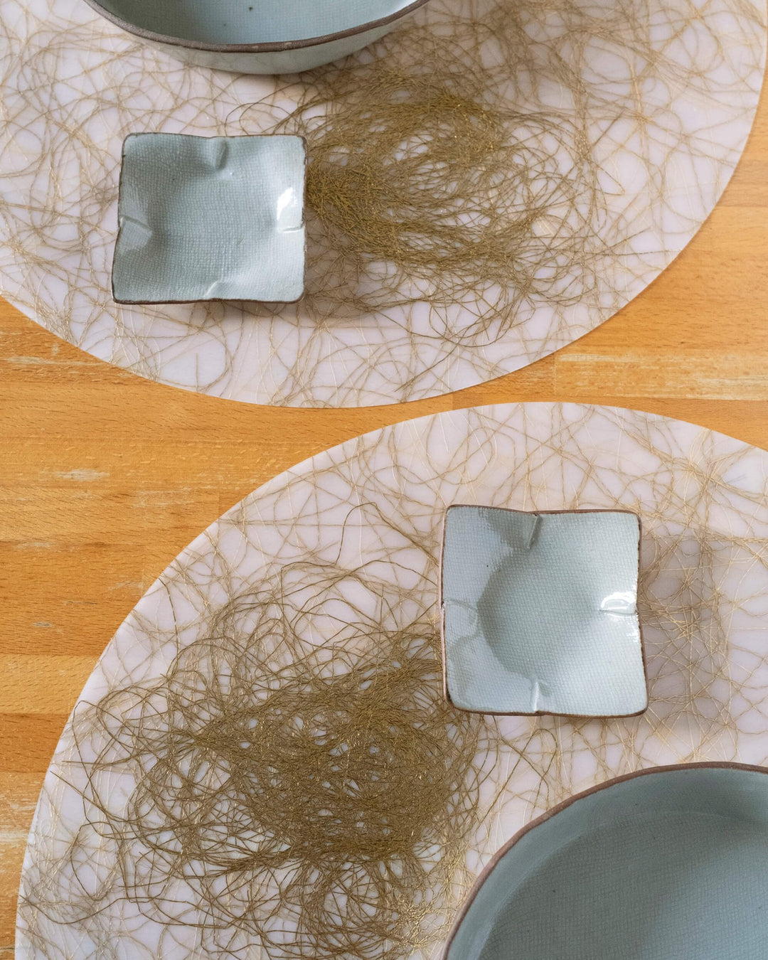 Large Round Placemat White Gold Threads (set of 2) - Luisa Cevese Riedizioni - Ileana Makri